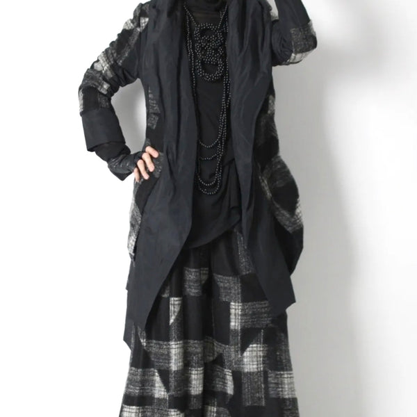 新品タグ付✨エイココンドウ 異素材 ドッキングパンツ 黒 エターナリーブレイス 新品タグ付✨エイココンドウ 異素材 ドッキングパンツ 黒 エターナリー